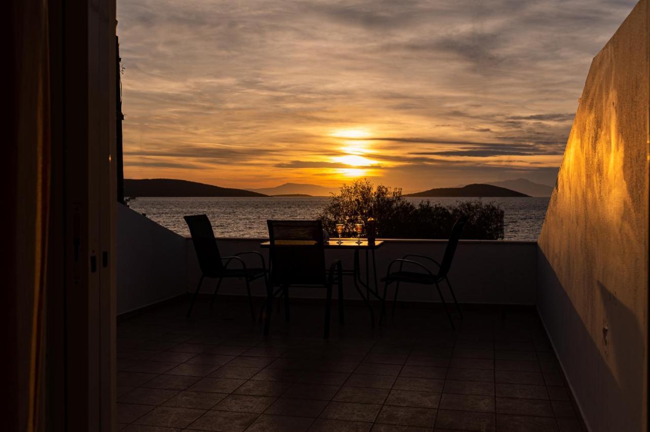 Ο Μόλος Appartement Marmari  Buitenkant foto