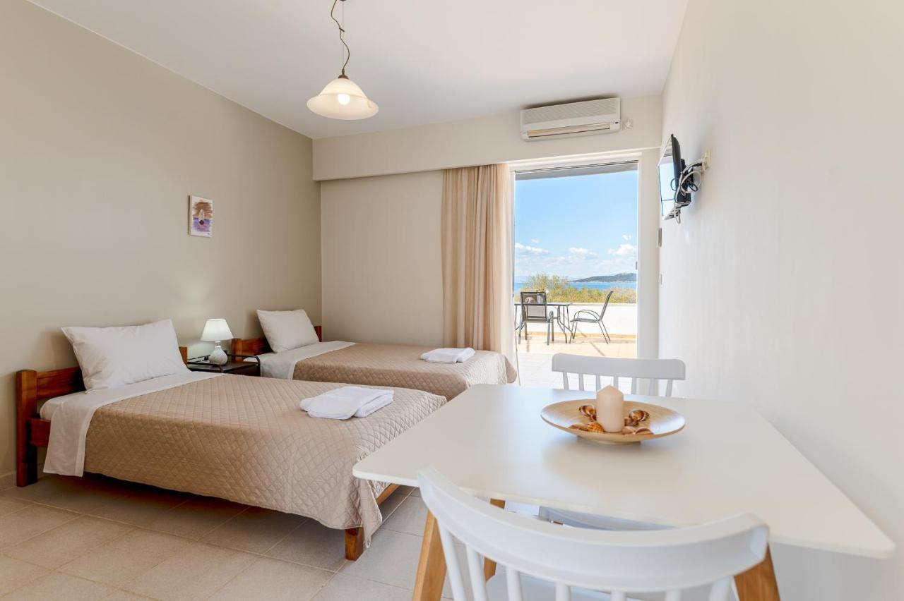 Ο Μόλος Appartement Marmari  Buitenkant foto